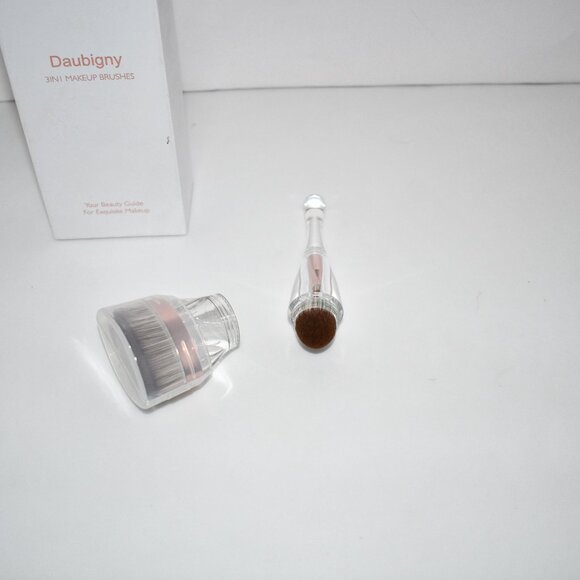 Daubigny Foundation Brush – Petal-Shaped Makeup Brush for Blending Liquid, Cream - Picture 2 of 5